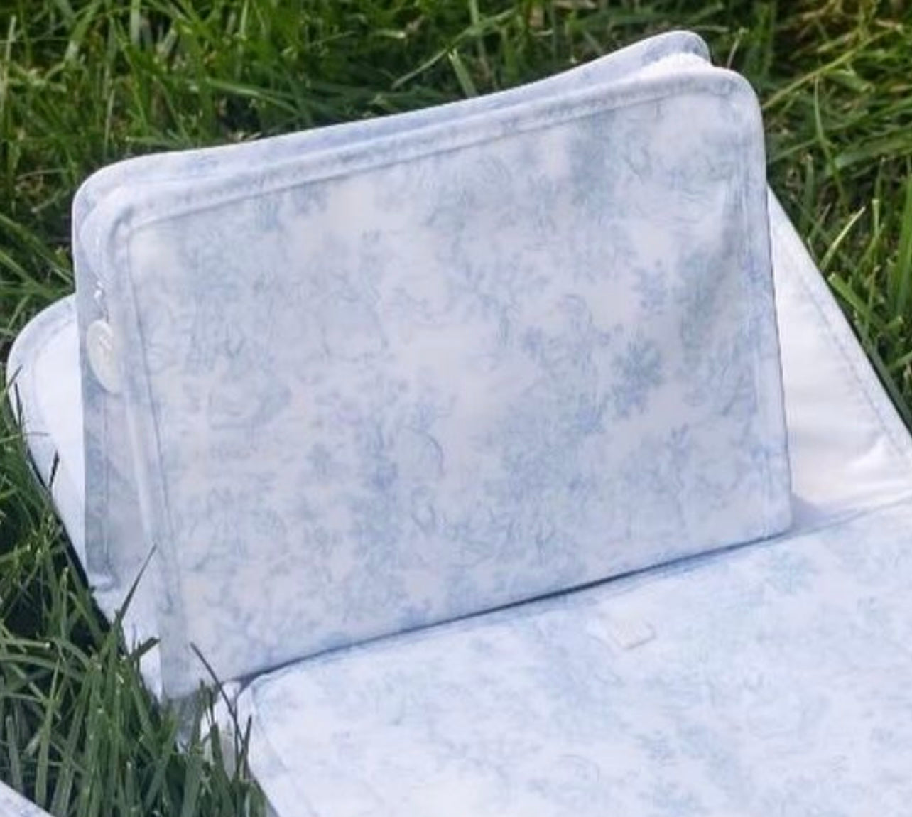 TRVL wipable washable ROADIE MEDIUM